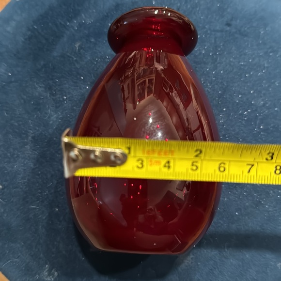 Gorgeous Vintage Ruby Red Glass BlownVases (Set of 2).Measurements in pictures. - Picture 9 of 13